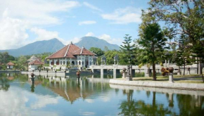 Гостиница Ayuri Guesthouse  Блахбату